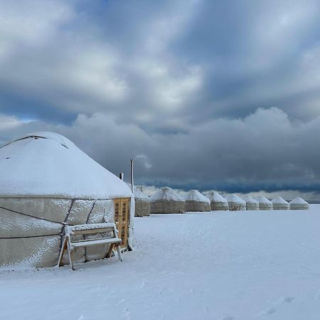 Yurt camp ALI-NUR at lake Song-Kol юрточный лагерь Али-Нур озеро Сон-Куль Сон-Куль Кыргызстан Нарын Kyrgyzstan Naryn Екстер'єр фото