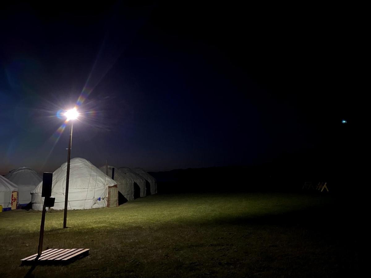 Yurt camp ALI-NUR at lake Song-Kol юрточный лагерь Али-Нур озеро Сон-Куль Сон-Куль Кыргызстан Нарын Kyrgyzstan Naryn Екстер'єр фото