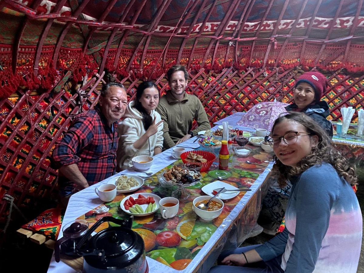 Yurt camp ALI-NUR at lake Song-Kol юрточный лагерь Али-Нур озеро Сон-Куль Сон-Куль Кыргызстан Нарын Kyrgyzstan Naryn Екстер'єр фото