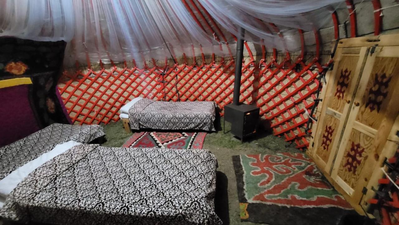 Yurt camp ALI-NUR at lake Song-Kol юрточный лагерь Али-Нур озеро Сон-Куль Сон-Куль Кыргызстан Нарын Kyrgyzstan Naryn Екстер'єр фото