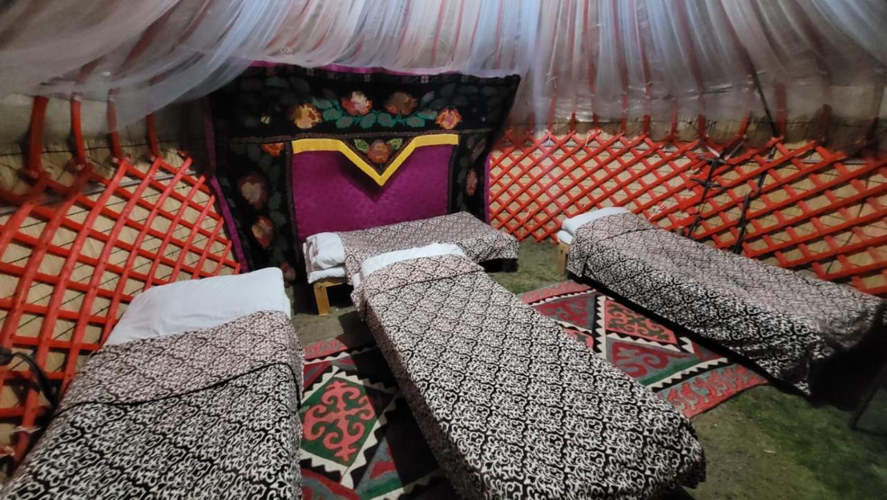 Yurt camp ALI-NUR at lake Song-Kol юрточный лагерь Али-Нур озеро Сон-Куль Сон-Куль Кыргызстан Нарын Kyrgyzstan Naryn Екстер'єр фото