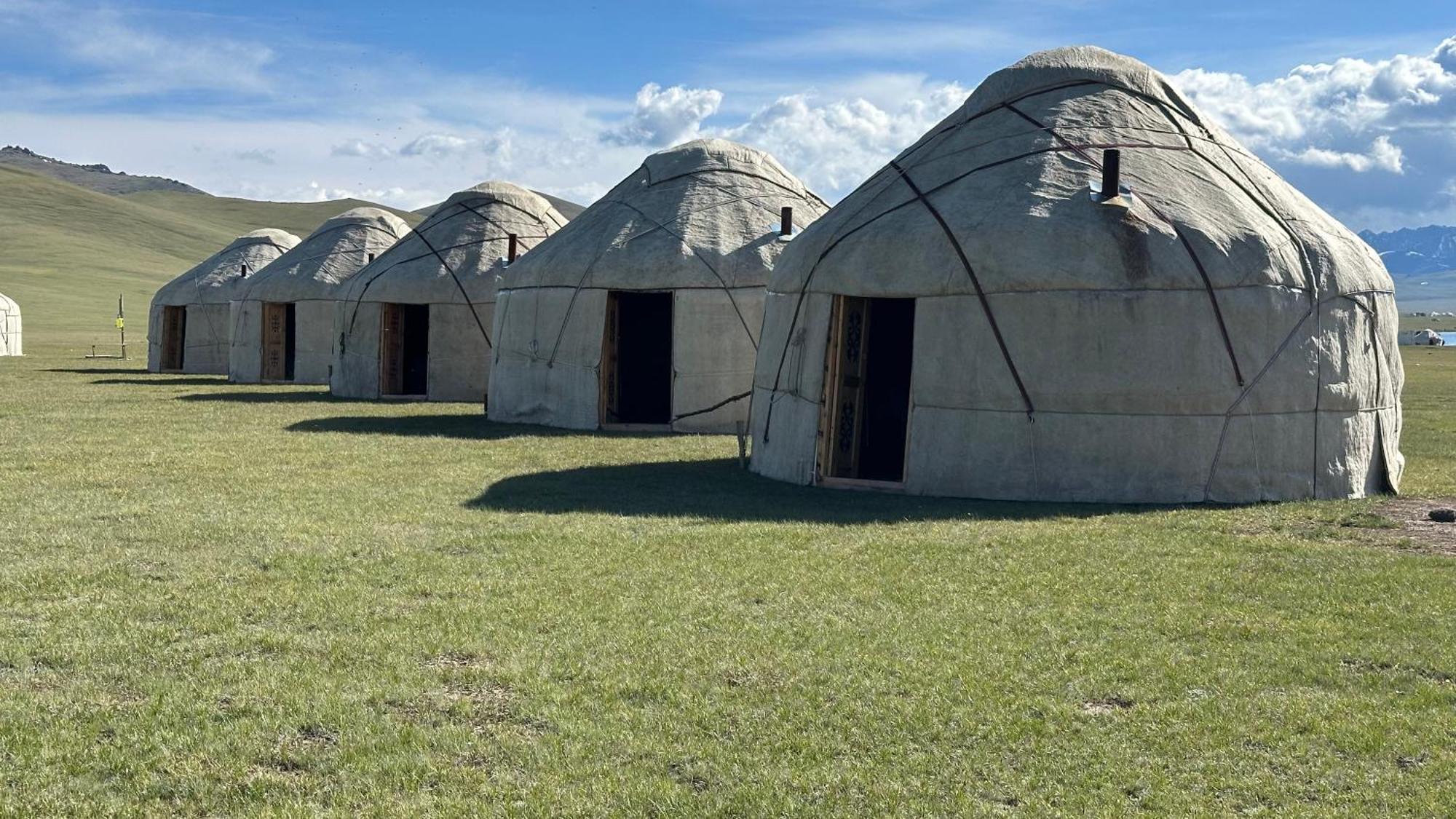 Yurt camp ALI-NUR at lake Song-Kol юрточный лагерь Али-Нур озеро Сон-Куль Сон-Куль Кыргызстан Нарын Kyrgyzstan Naryn Екстер'єр фото