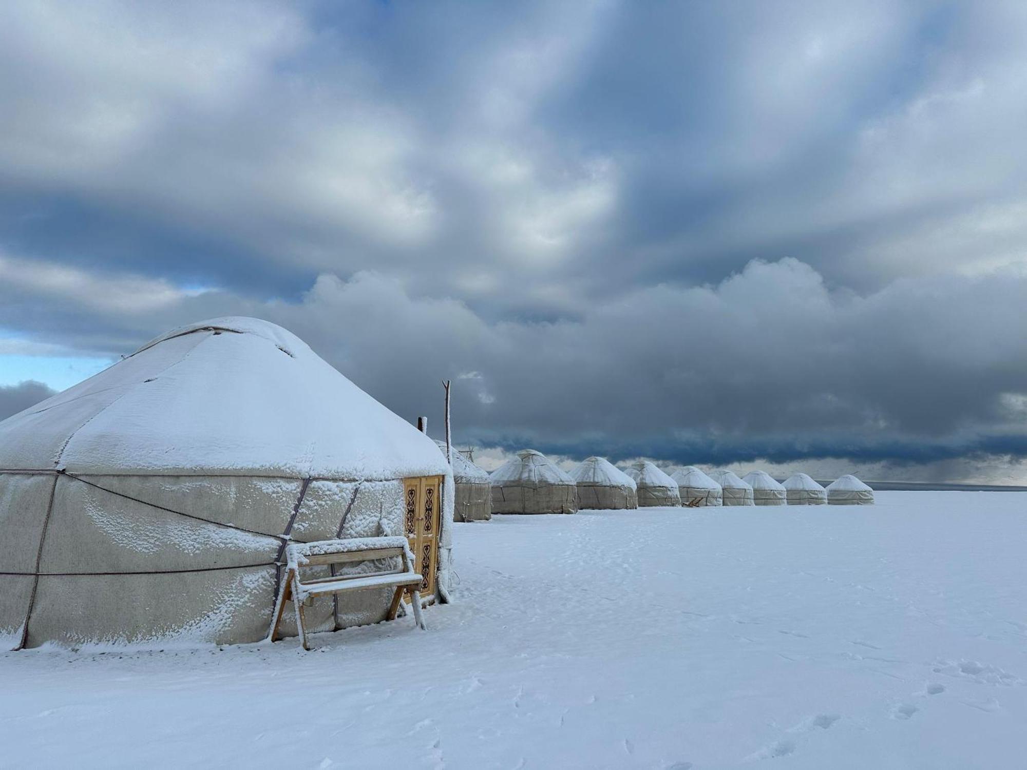 Yurt camp ALI-NUR at lake Song-Kol юрточный лагерь Али-Нур озеро Сон-Куль Сон-Куль Кыргызстан Нарын Kyrgyzstan Naryn Екстер'єр фото