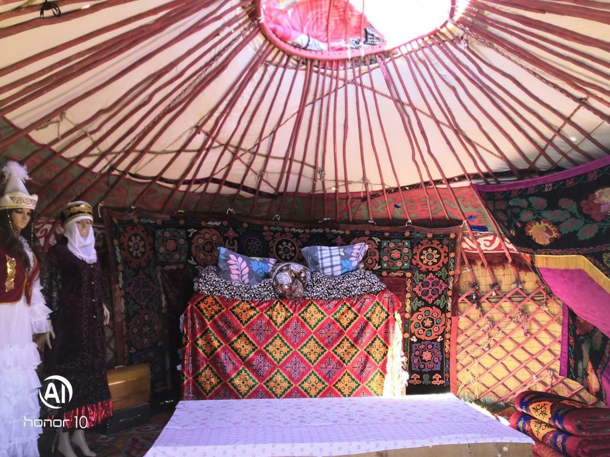 Yurt camp ALI-NUR at lake Song-Kol юрточный лагерь Али-Нур озеро Сон-Куль Сон-Куль Кыргызстан Нарын Kyrgyzstan Naryn Екстер'єр фото