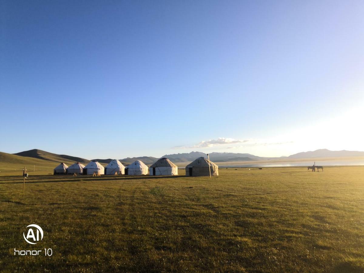 Yurt camp ALI-NUR at lake Song-Kol юрточный лагерь Али-Нур озеро Сон-Куль Сон-Куль Кыргызстан Нарын Kyrgyzstan Naryn Екстер'єр фото