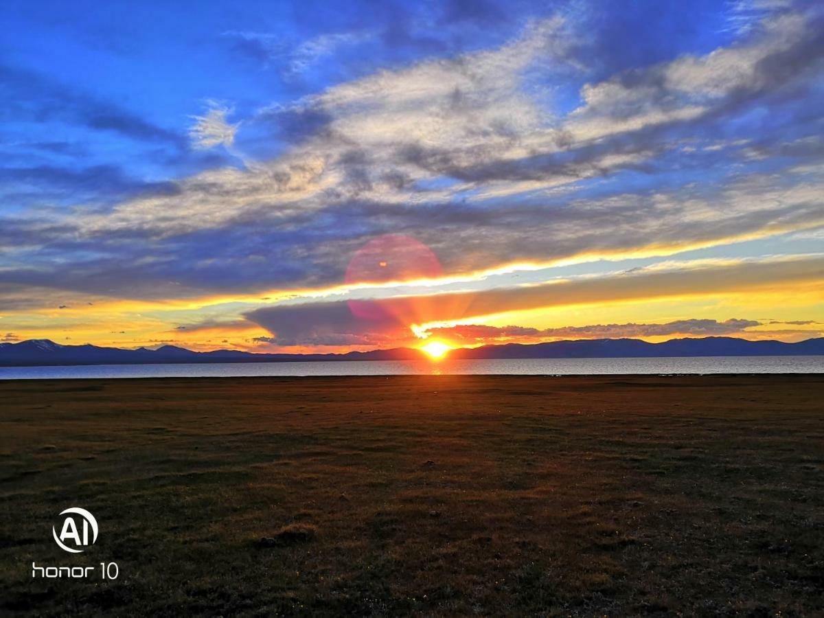 Yurt camp ALI-NUR at lake Song-Kol юрточный лагерь Али-Нур озеро Сон-Куль Сон-Куль Кыргызстан Нарын Kyrgyzstan Naryn Екстер'єр фото