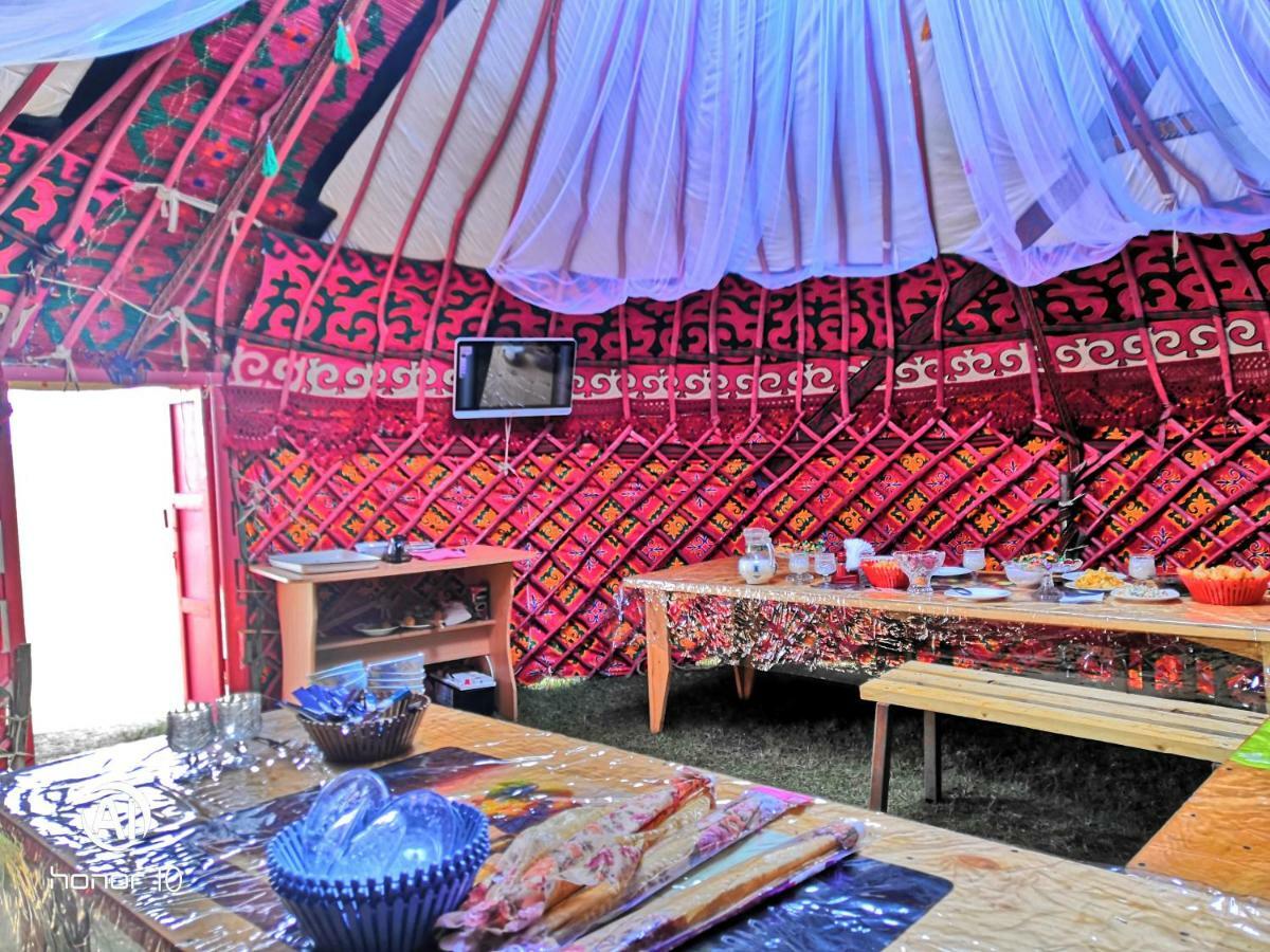 Yurt camp ALI-NUR at lake Song-Kol юрточный лагерь Али-Нур озеро Сон-Куль Сон-Куль Кыргызстан Нарын Kyrgyzstan Naryn Екстер'єр фото