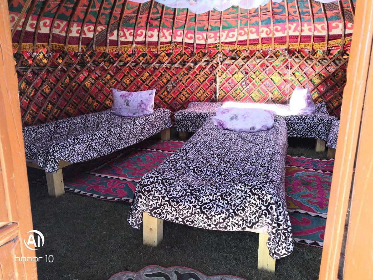 Yurt camp ALI-NUR at lake Song-Kol юрточный лагерь Али-Нур озеро Сон-Куль Сон-Куль Кыргызстан Нарын Kyrgyzstan Naryn Екстер'єр фото